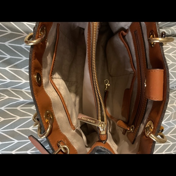 MK Purse - Picture 5 of 7